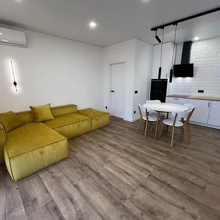 Modern Apartament Mukacheve Exterior photo
