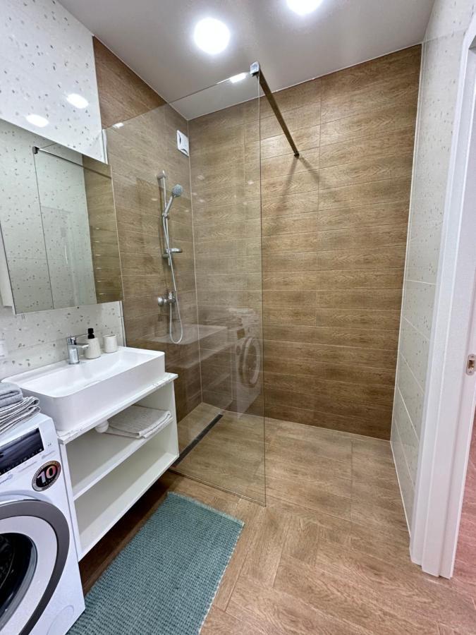 Modern Apartment *